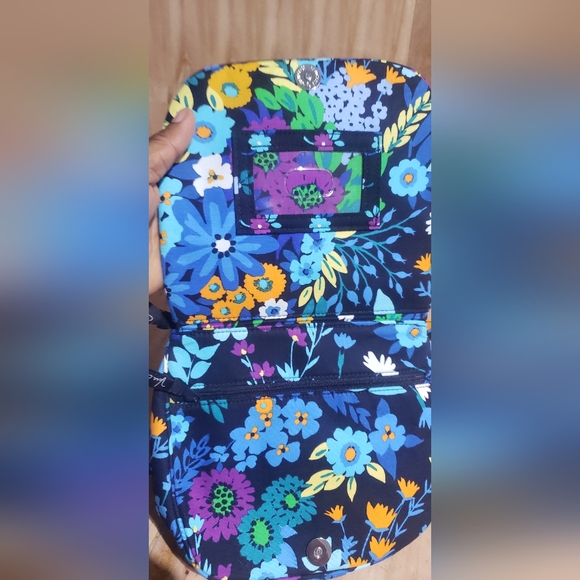 Vera Bradley Mini Travel Crossbody Bag with lots of compartments - Picture 9 of 9